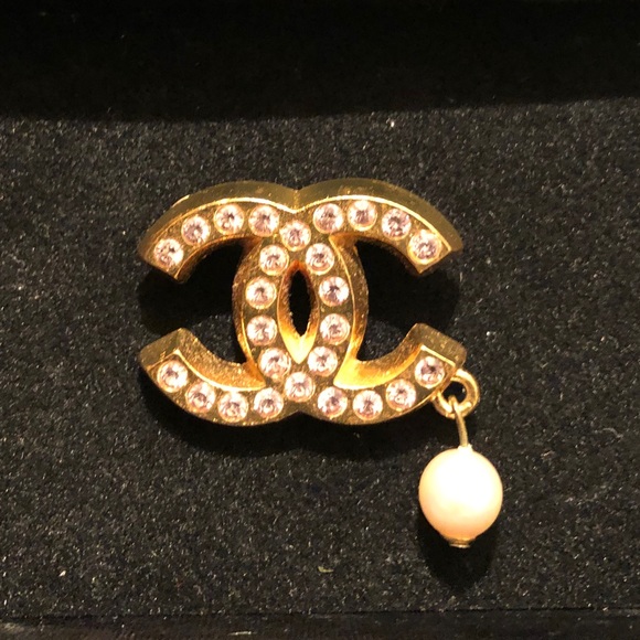 CHANEL Jewelry - CHANEL CC Logo Brooch